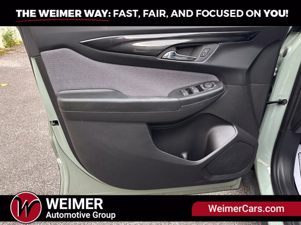 Used 2025 Chevrolet TrailBlazer LT w/ LT Cold Weather Package AWD/4WD image 8