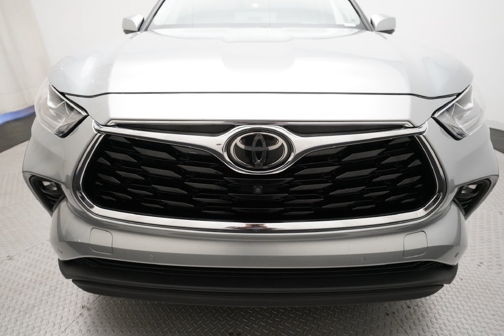 Used 2021 Toyota Highlander Limited AWD/4WD image 22