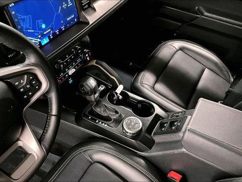 Used 2025 Ford Bronco Badlands image 14