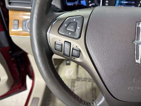 Used 2013 Lincoln MKX AWD image 11