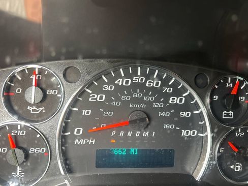 Used 2017 Chevrolet Express 2500 RWD image 12