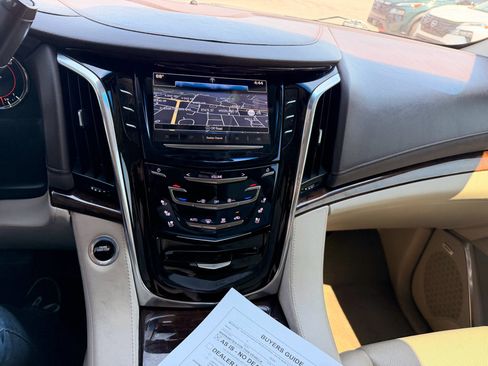Used 2017 Cadillac Escalade Luxury image 11