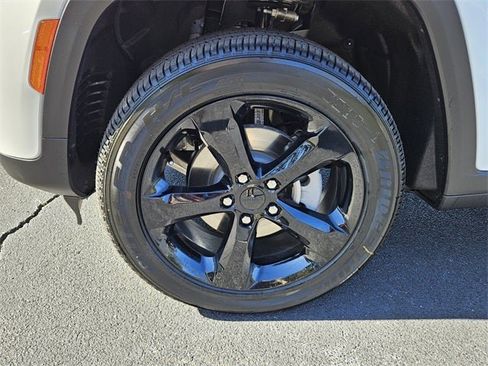 New 2025 Jeep Grand Cherokee Altitude image 9