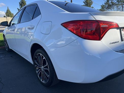 Used 2017 Toyota Corolla SE w/ SE Premium Package image 10