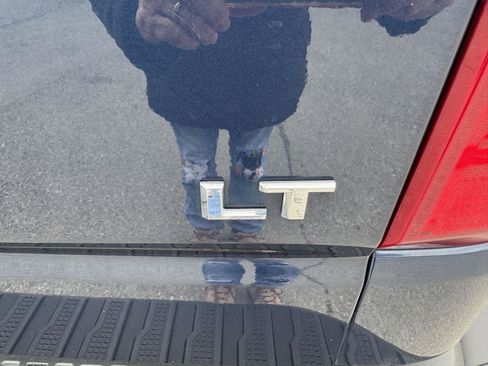 Used 2022 Chevrolet Silverado 1500 LT AWD/4WD image 29