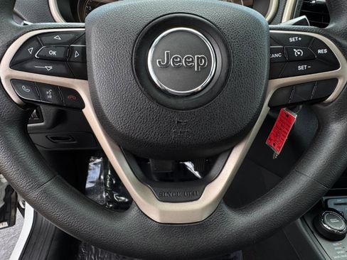 Used 2016 Jeep Cherokee Sport image 19