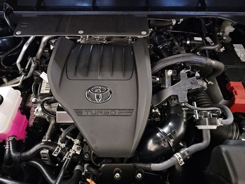 Used 2025 Toyota Highlander XLE AWD/4WD image 34