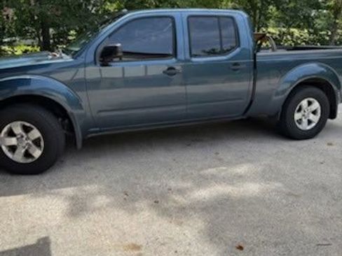 Used 2013 Nissan Frontier SV w/ SV Value Truck Pkg AWD/4WD image 1