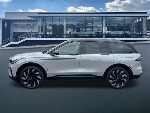 New 2026 Lincoln Nautilus Reserve w/ Jet Appearance Package AWD/4WD image 4