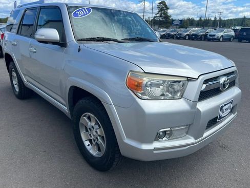 Used 2011 Toyota 4Runner SR5 w/ Convenience Pkg AWD/4WD image 4