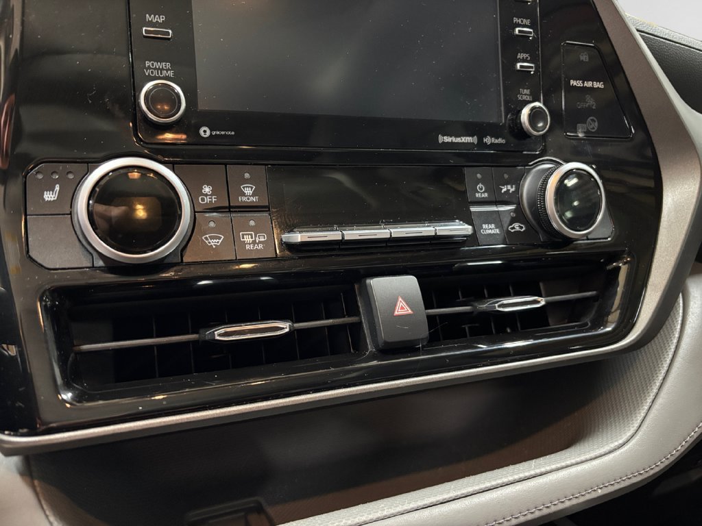 Used 2021 Toyota Highlander XLE FWD image 32