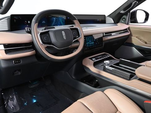 New 2026 Lincoln Navigator Black Label AWD/4WD image 12