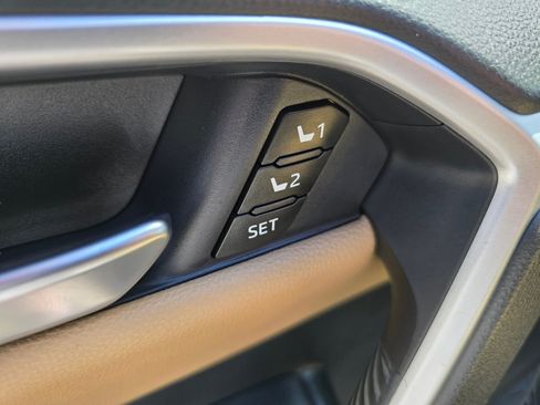 Used 2020 Toyota RAV4 Limited AWD/4WD image 36