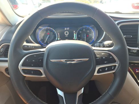 Used 2023 Chrysler Pacifica Touring-L FWD image 27