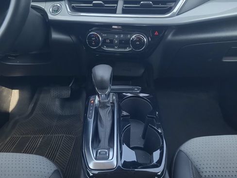 Used 2024 Chevrolet Trax LT w/ Driver Confidence Package FWD image 11