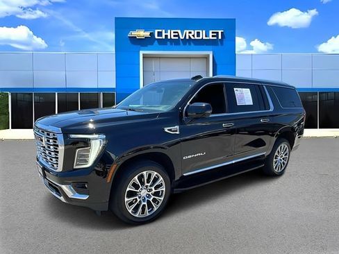 Used 2025 GMC Yukon XL Denali AWD/4WD image 7