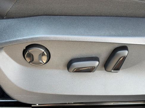 Used 2022 Volkswagen Tiguan SE AWD/4WD image 19