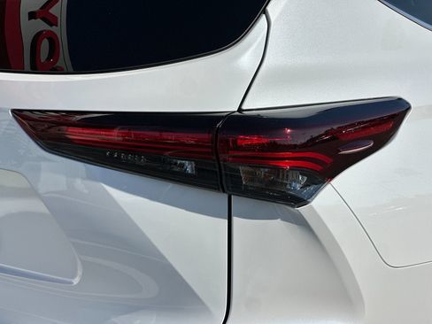 New 2026 Toyota Highlander Limited AWD/4WD image 32