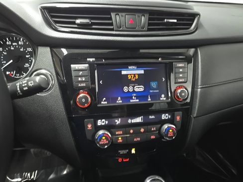 Used 2020 Nissan Rogue SV image 24