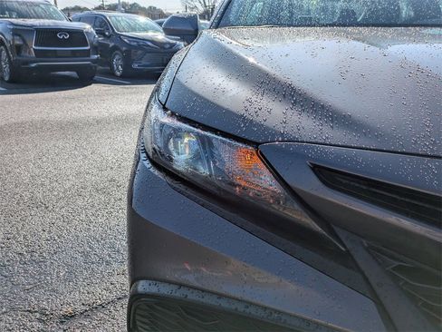 Used 2023 Toyota Camry SE image 9