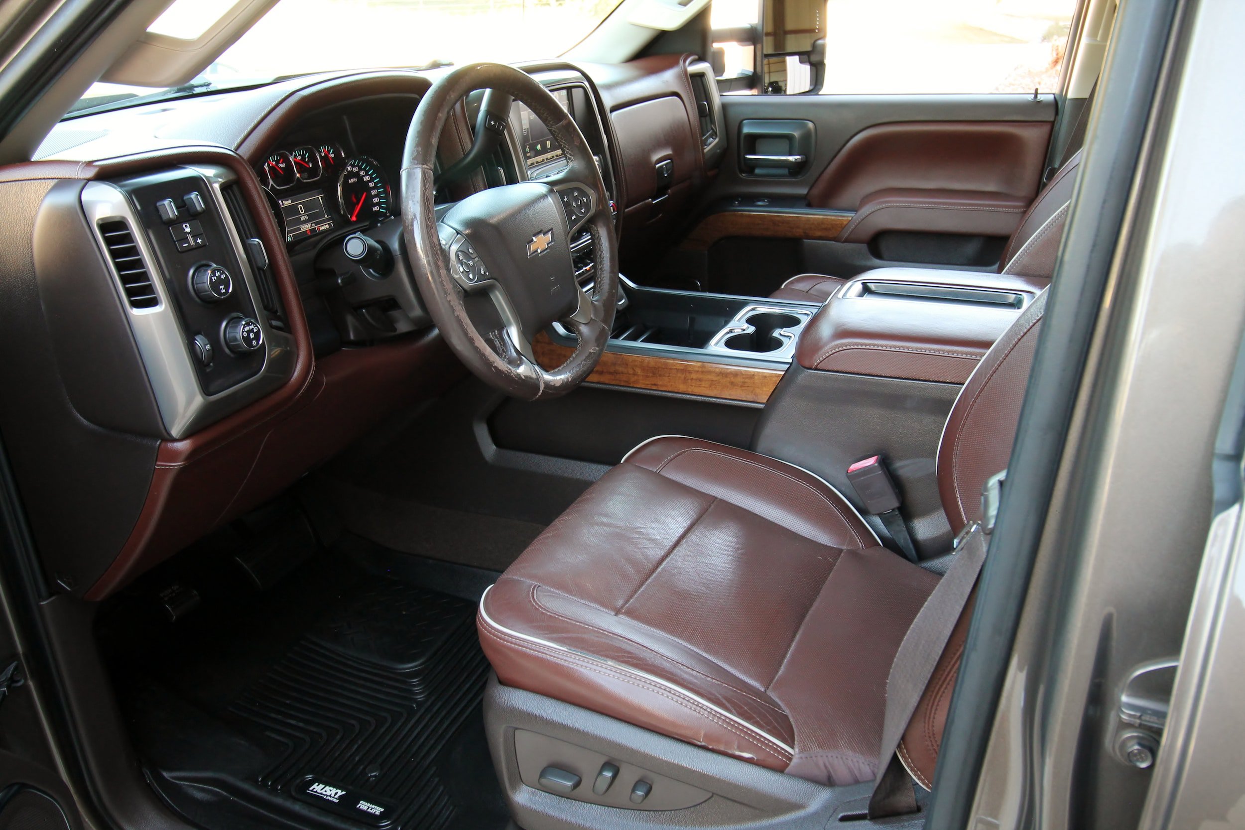 Used 2015 Chevrolet Silverado 2500 High Country w/ Duramax Plus Package AWD/4WD image 23