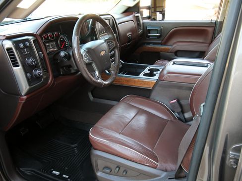Used 2015 Chevrolet Silverado 2500 High Country AWD/4WD image 23