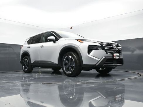 Used 2025 Nissan Rogue SV image 47