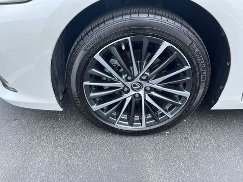 Certified 2025 Lexus ES 300h w/ Premium Package FWD image 8