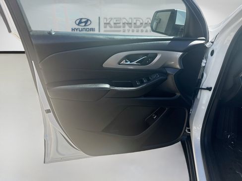 Used 2022 Chevrolet Traverse LT FWD image 17