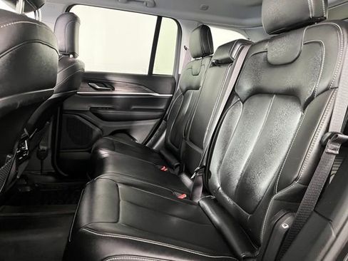Used 2023 Jeep Grand Cherokee Limited image 39