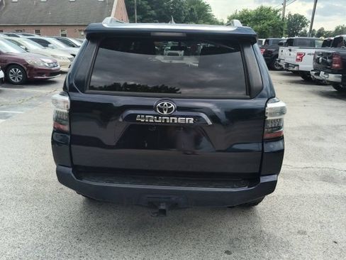 Used 2018 Toyota 4Runner SR5 AWD/4WD image 4