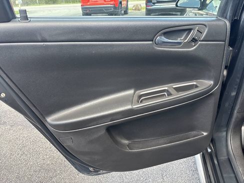 Used 2016 Chevrolet Impala LT FWD image 15