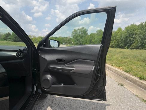 Used 2020 Nissan Kicks S FWD image 20