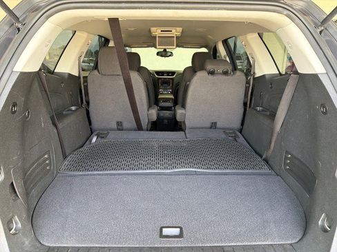 Used 2017 Chevrolet Traverse LT w/ Traveler's Package FWD image 28