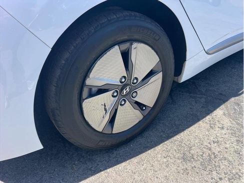 Used 2020 Hyundai Ioniq SE FWD image 8