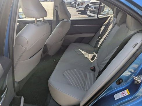 Used 2018 Toyota Camry SE w/ Moonroof Package image 14