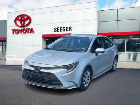 Used 2024 Toyota Corolla LE FWD image 11