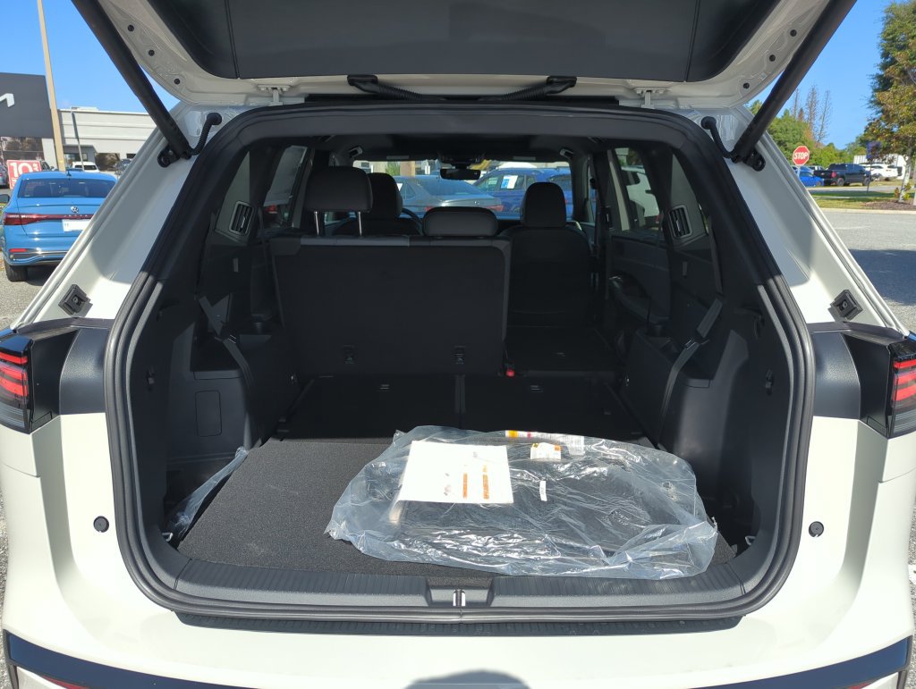 New 2027 Volkswagen Atlas SEL R-Line AWD/4WD image 19