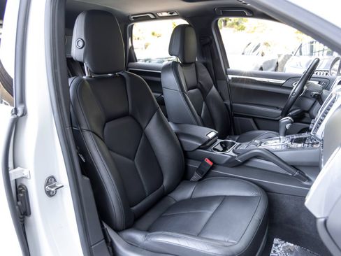 Used 2013 Porsche Cayenne Diesel AWD/4WD image 68