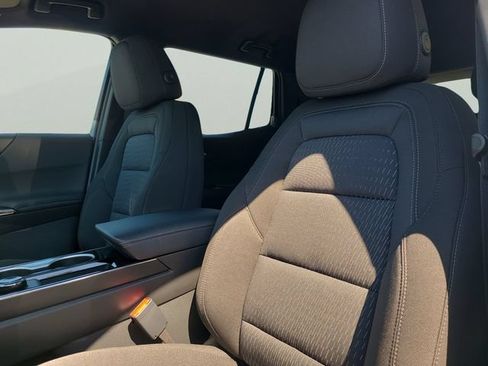 New 2026 Chevrolet Equinox LT w/ Safety and Technology Package FWD image 18