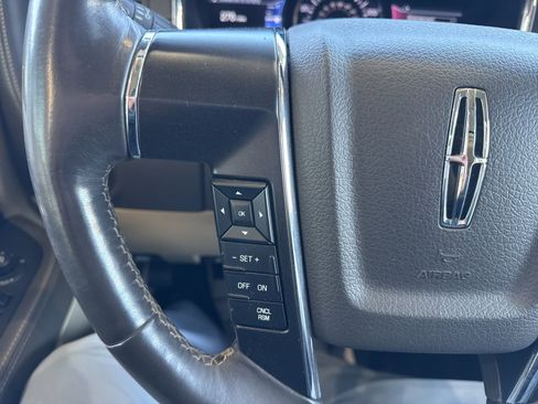 Used 2016 Lincoln Navigator Reserve image 25