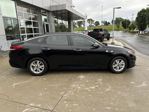 Used 2017 Kia Optima LX FWD image 10