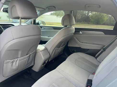 Used 2016 Hyundai Sonata SE w/ Cargo Package image 10