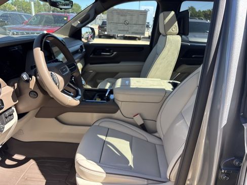 New 2026 GMC Yukon Denali w/ Denali Reserve Package AWD/4WD image 17