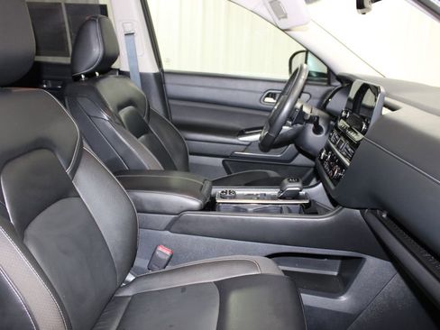 Used 2024 Nissan Pathfinder SL AWD/4WD image 35