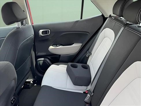 Certified 2024 Hyundai Venue SEL FWD image 10
