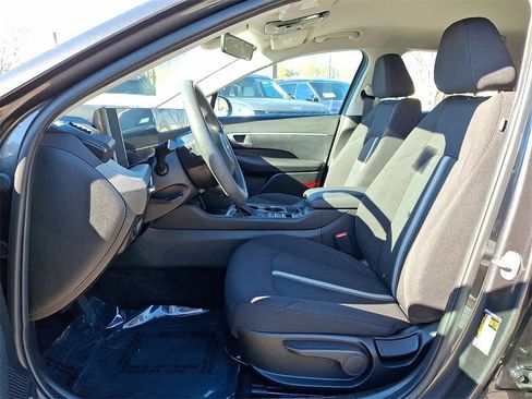 Certified 2025 Hyundai Sonata SE image 13