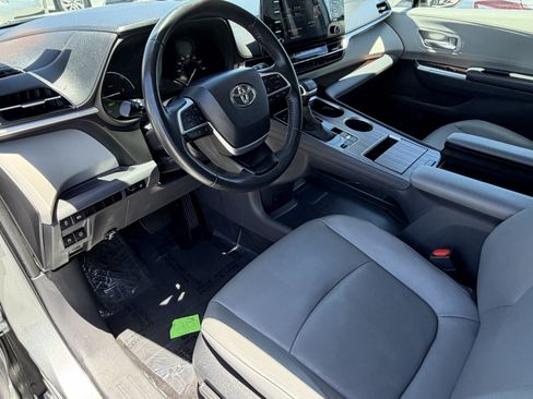 Certified 2024 Toyota Sienna XLE FWD image 27