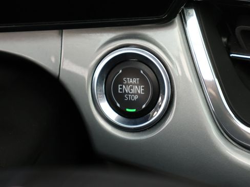 Used 2025 Chevrolet Trax LT FWD image 14