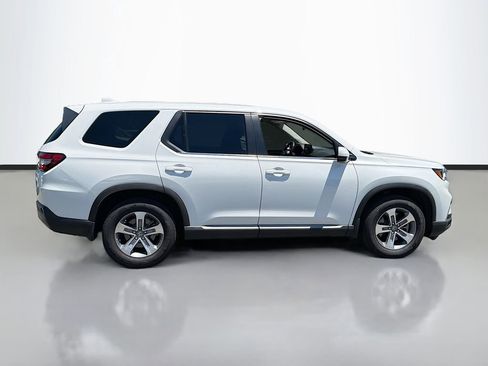 Used 2025 Honda Pilot EX-L image 4